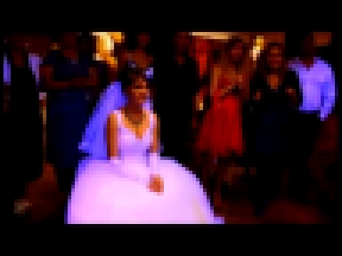 Видеоклип жених читает рэп невесте 