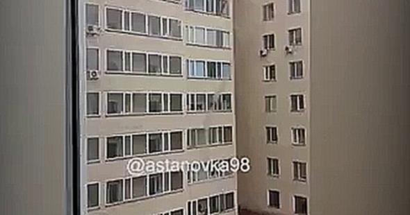 Видеоклип В Астане мужчина поймал ребенка, выпавшего из окна 10-го этажа 