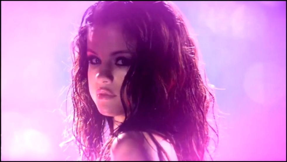 Видеоклип Selena Gomez - B.E.A.T (Official Video) 