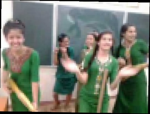 Туркменские ученицы сняли клип. Власти недовольны 