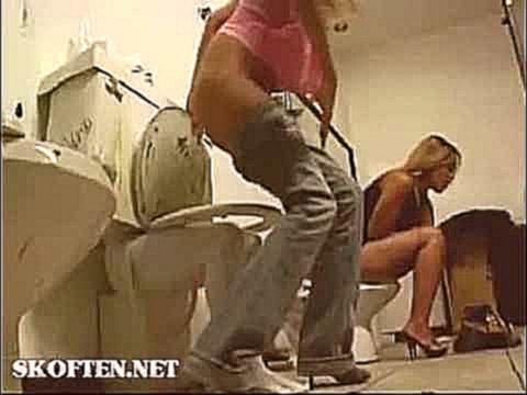 Скрытая камера   Прикол с девушками в женском туалете    Видео Ролики Онлайн 
