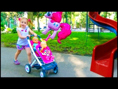 Настя КАК МАМА и Куклы Пупсики на детской площадке в парке Забавный инцидент 