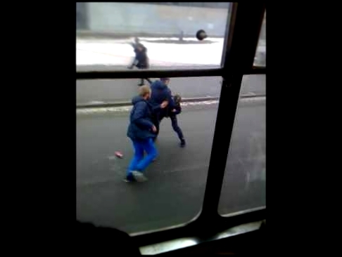 Два пьяных урода избили парня в трамвае заступившегося за пенсионерку 