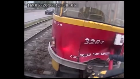 Видеоклип Девушки цепляют трамвай 
