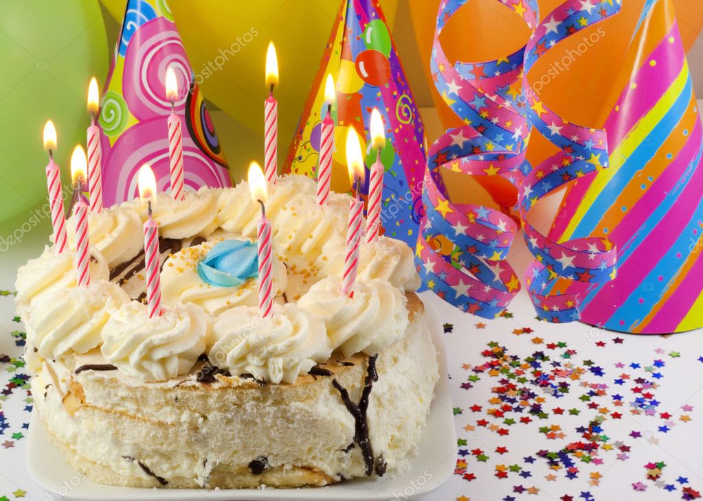 Желаю, чтоб еще одна свечка на твоем праздничном торте сделала твою жизнь ярче с Днем рождения