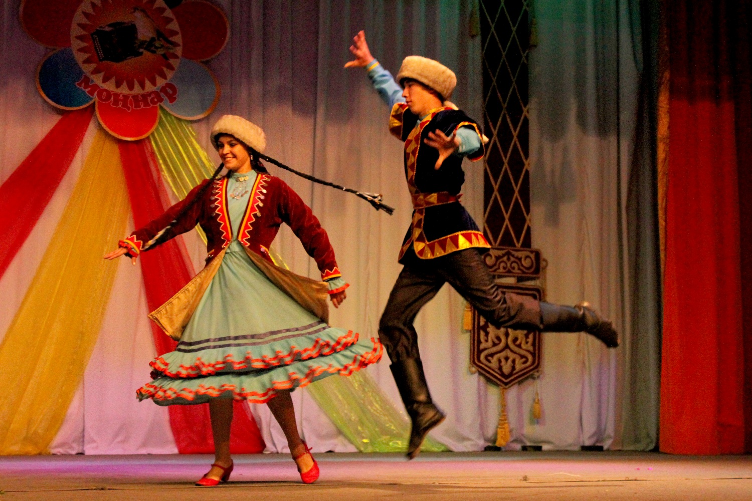 на майдане Татарский танец